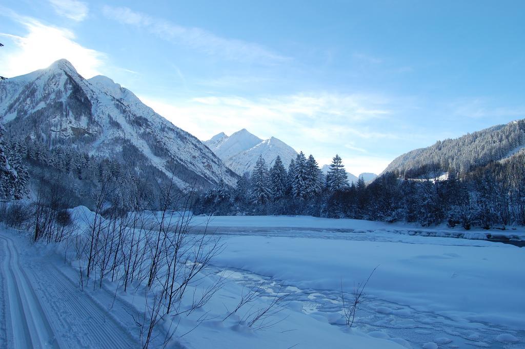 Haus Waldrast Apartment Elbigenalp Bagian luar foto