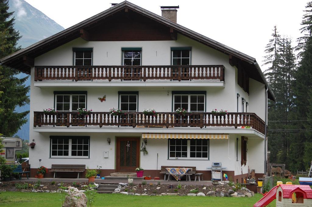 Haus Waldrast Apartment Elbigenalp Ruang foto